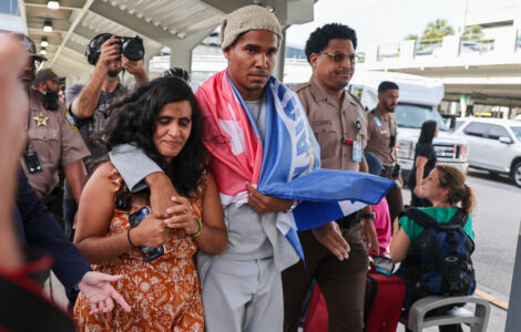 Cuban artist and dissident exiled from country after 5 years in prison arrives in US